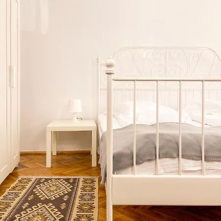 Apartment White Moon