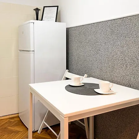 White Moon Apartment *